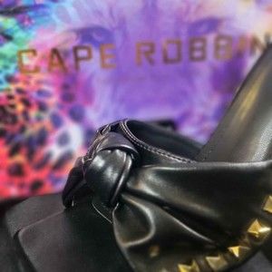 Cape Robbin Heels Size 9 Black Darian Style